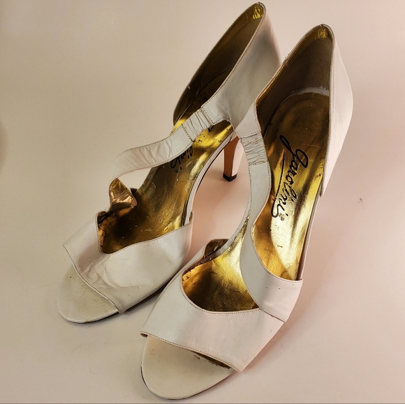 Vintage Glam 70s Open Toed Heels with Angular Strap - Picture 3 of 15